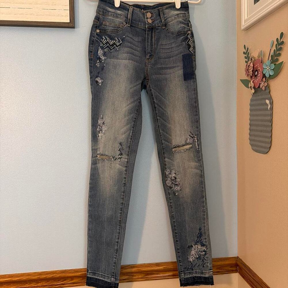 SOHO New York & Company High Waisted Distressed Jeans with Embroidery Size 2